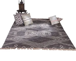 Meuble House Grand tapis ethnique noir motifs brodés blancs