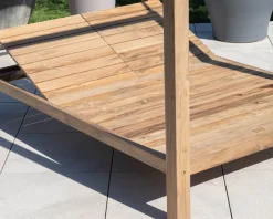 Meuble House Lit de jardin en teck et tissu spécial extérieur gris clair 