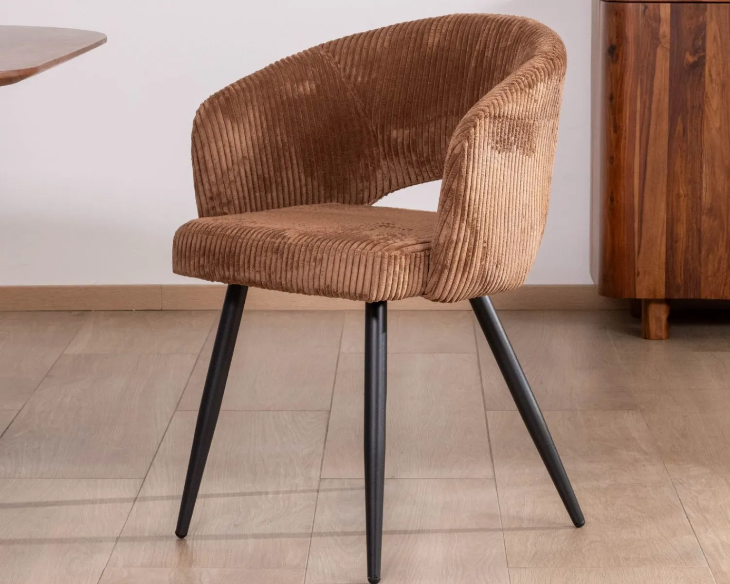 Meuble House Lot de 2 chaises contemporaines "Sonate" en velours marron et pieds en métal