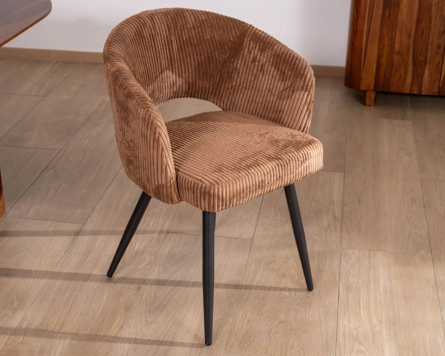 Meuble House Lot de 2 chaises contemporaines "Sonate" en velours marron et pieds en métal