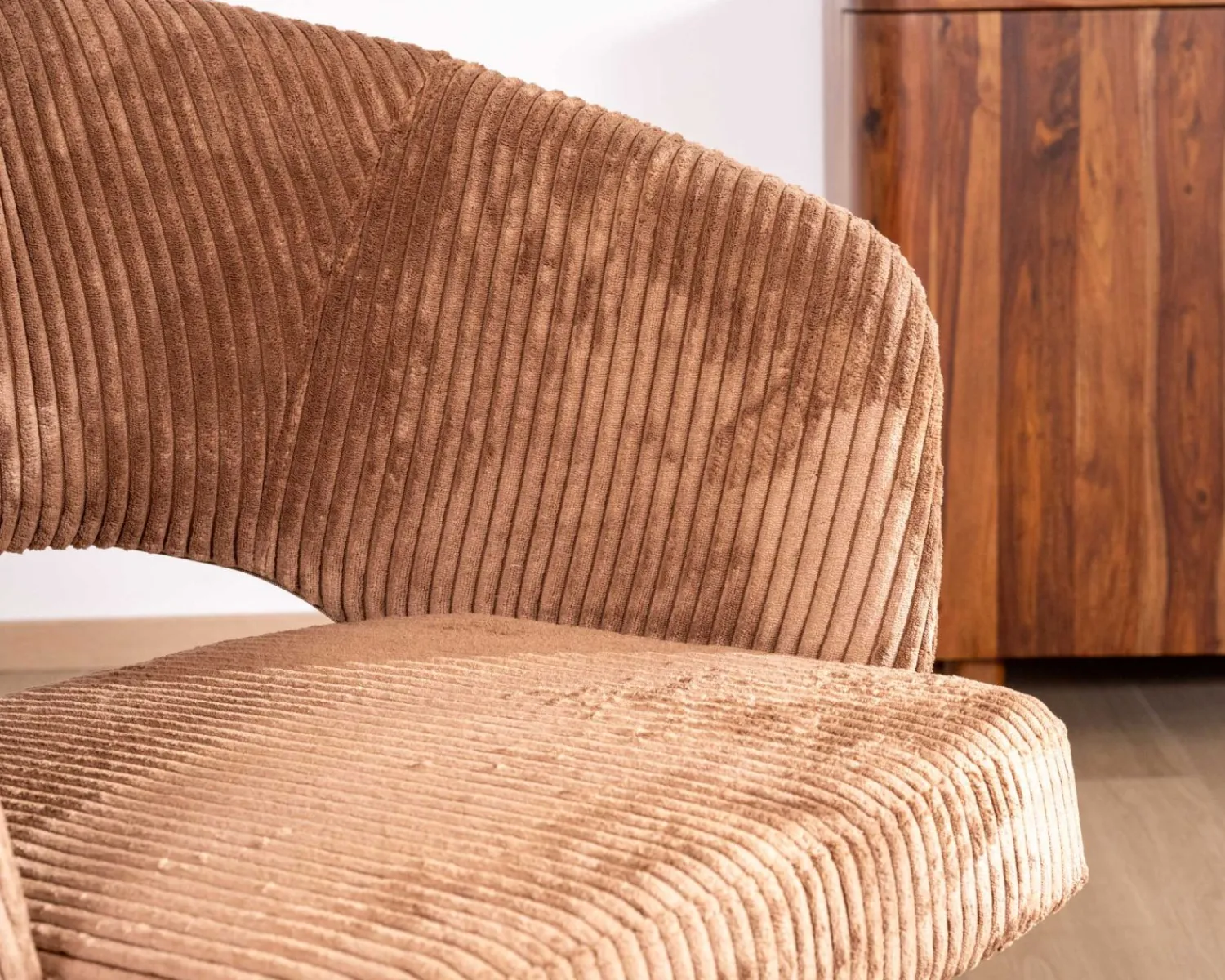Meuble House Lot de 2 chaises contemporaines "Sonate" en velours marron et pieds en métal
