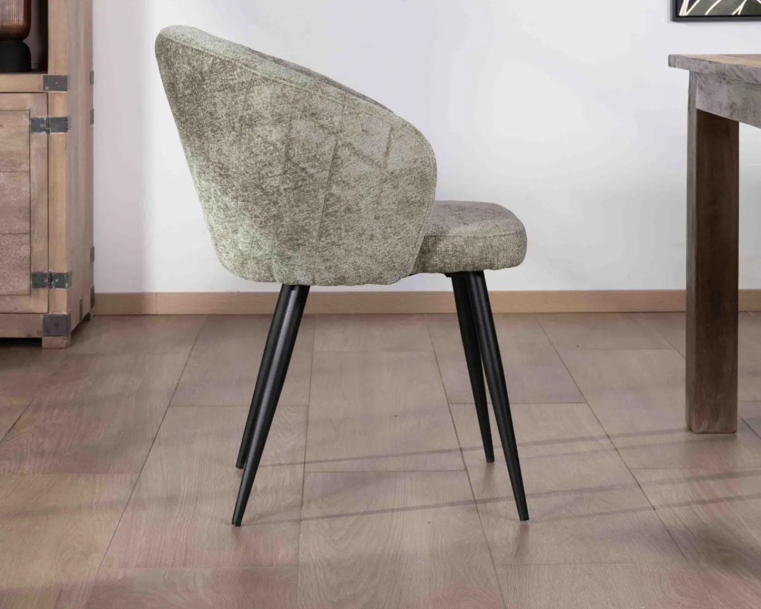 Meuble House Lot de 2 chaises contemporaines et enveloppantes en tissu bouclé vert "Kandy" Hot