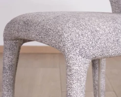 Meuble House Lot de 2 chaises de repas contemporaines “Milano” en tissu chiné gris clair à habillage intégral New