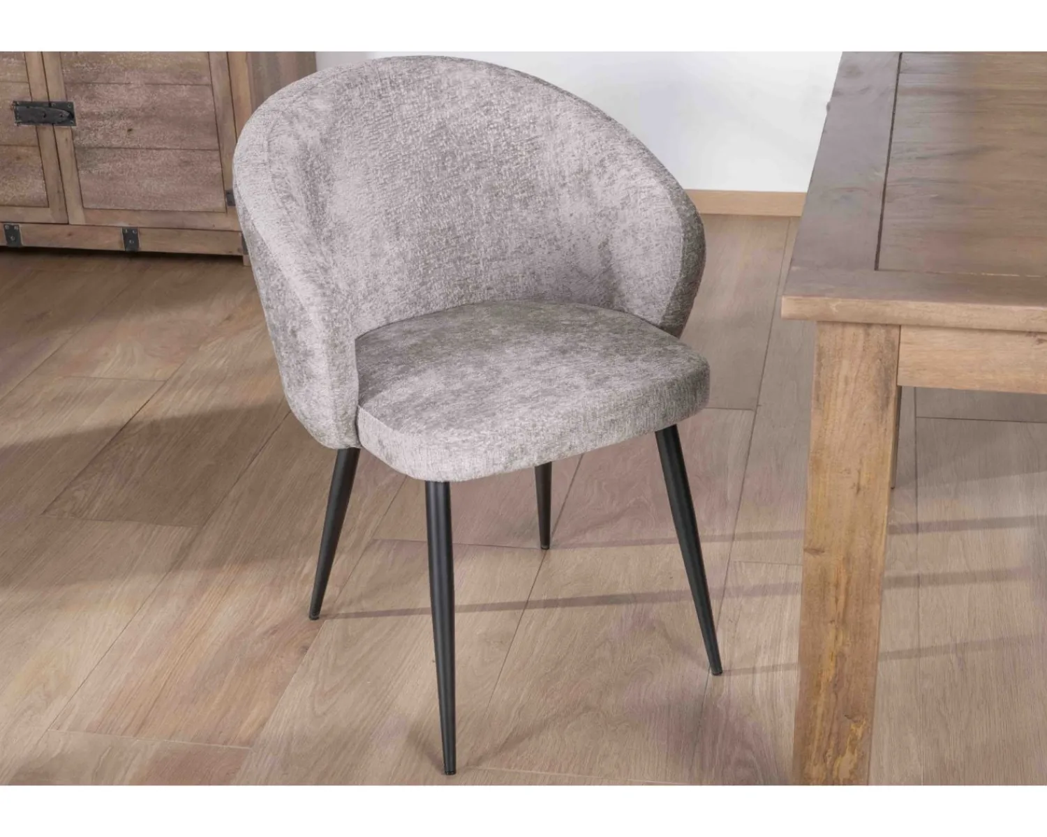 Meuble House Lot de 2 chaises de repas design en tissu gris clair et pieds métal noirs "Kandy" Clearance