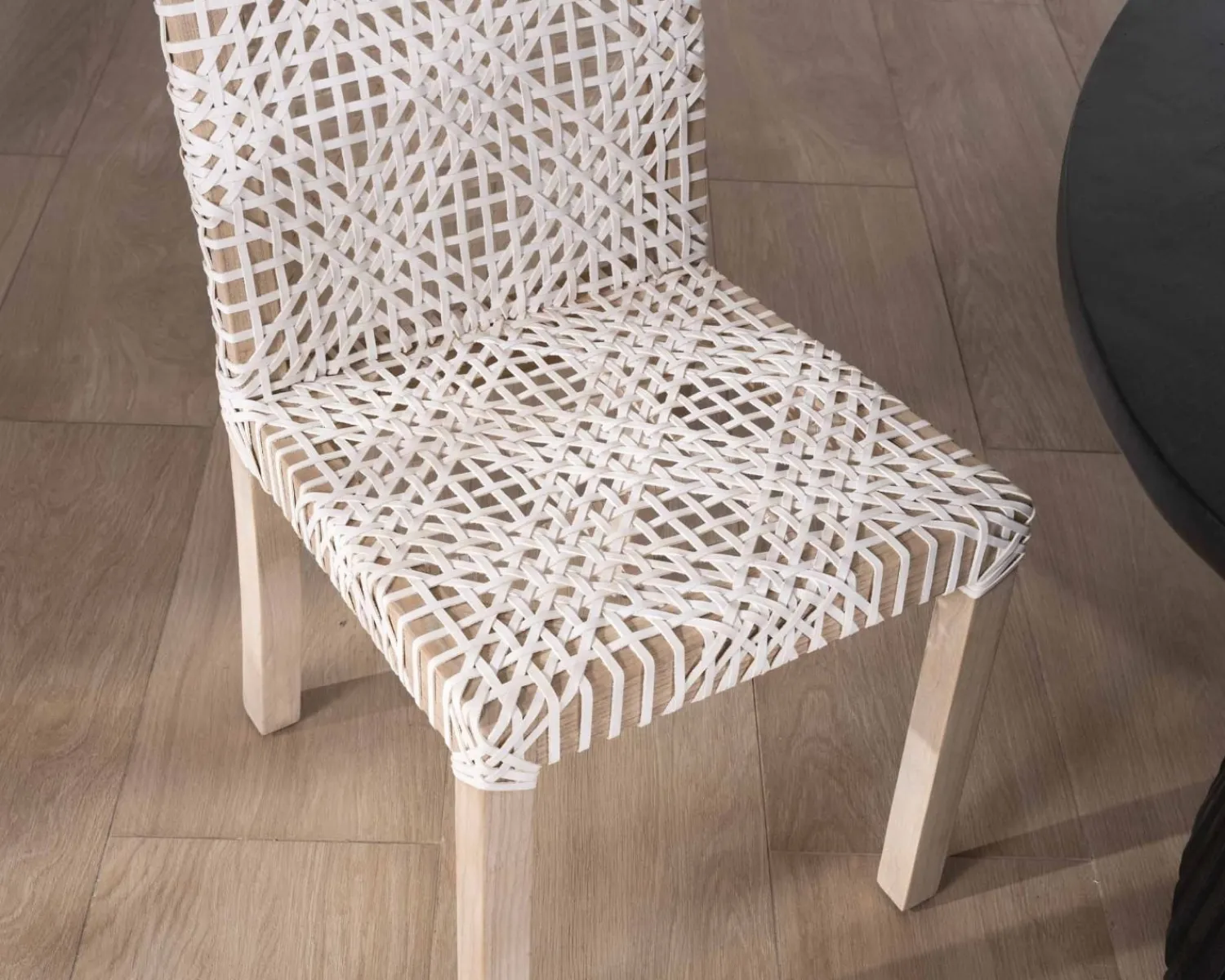 Meuble House Lot de 2 chaises de repas en teck et cuir blanc tressé "Mambow" Clearance