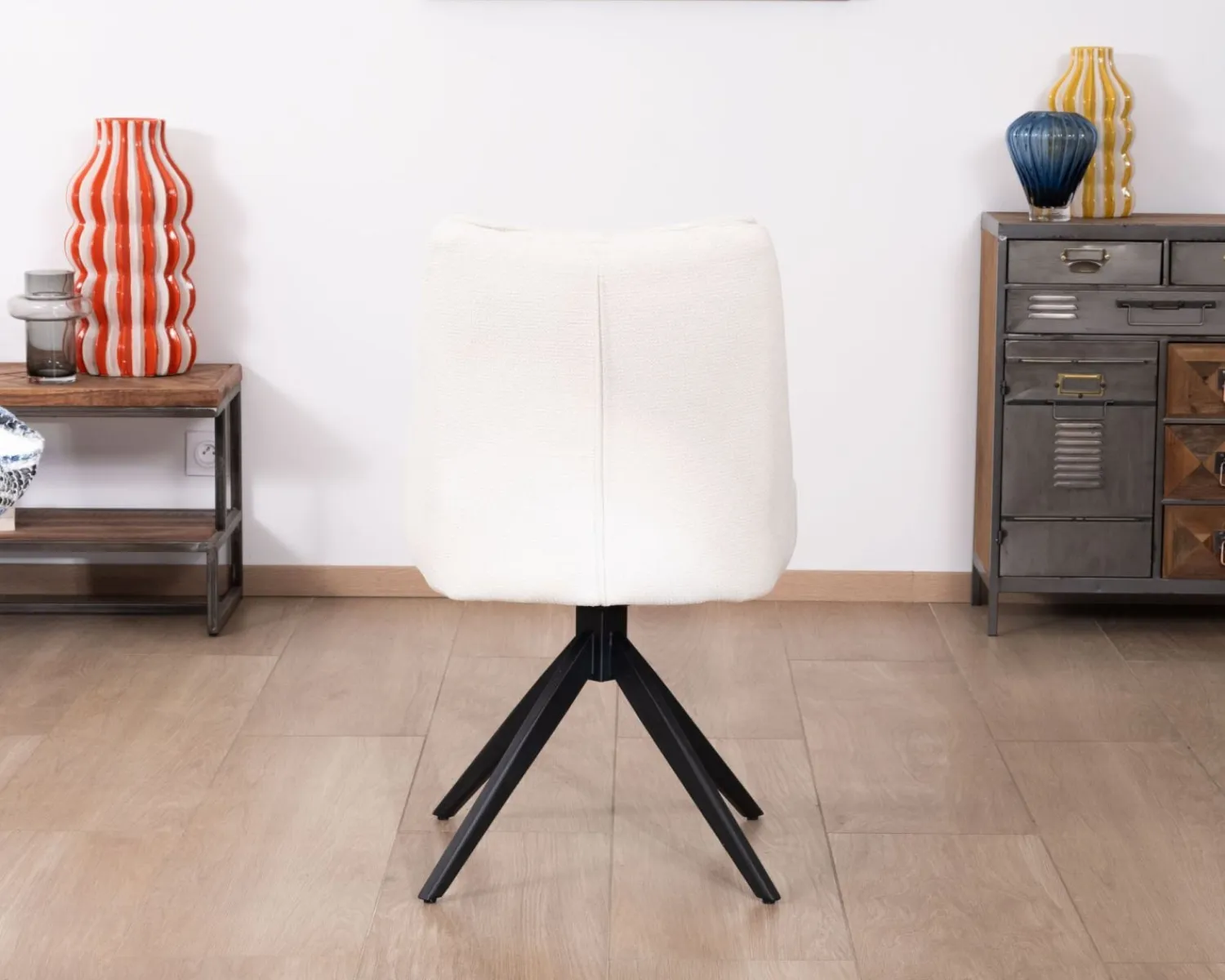 Meuble House Lot de 2 chaises de repas en tissu blanc et pied pivotant en métal "Webber" Online