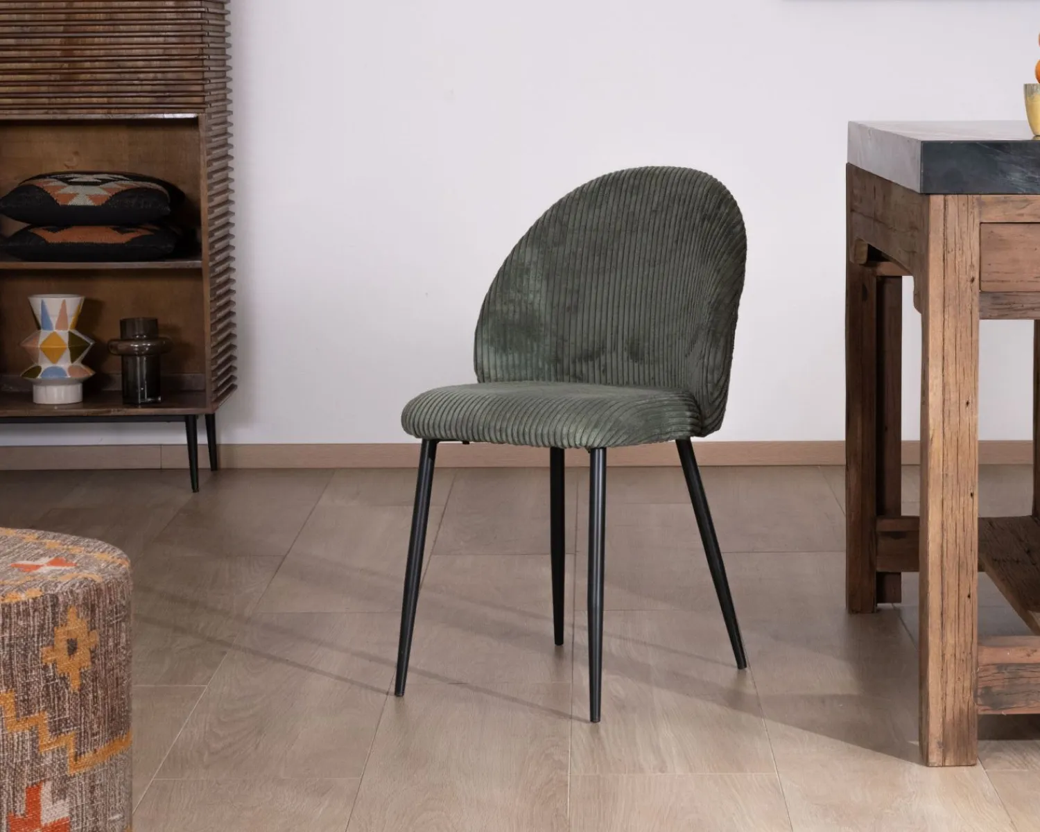Meuble House Lot de 4 chaises de repas en velours vert sauge foncé "Bellot" esprit vintage Online