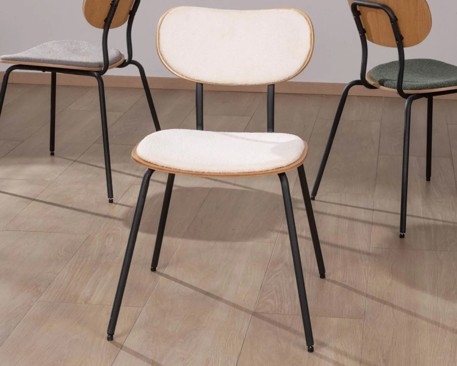 Meuble House Lot de 4 chaises de repas "Lino" style rétro en tissu écru Hot
