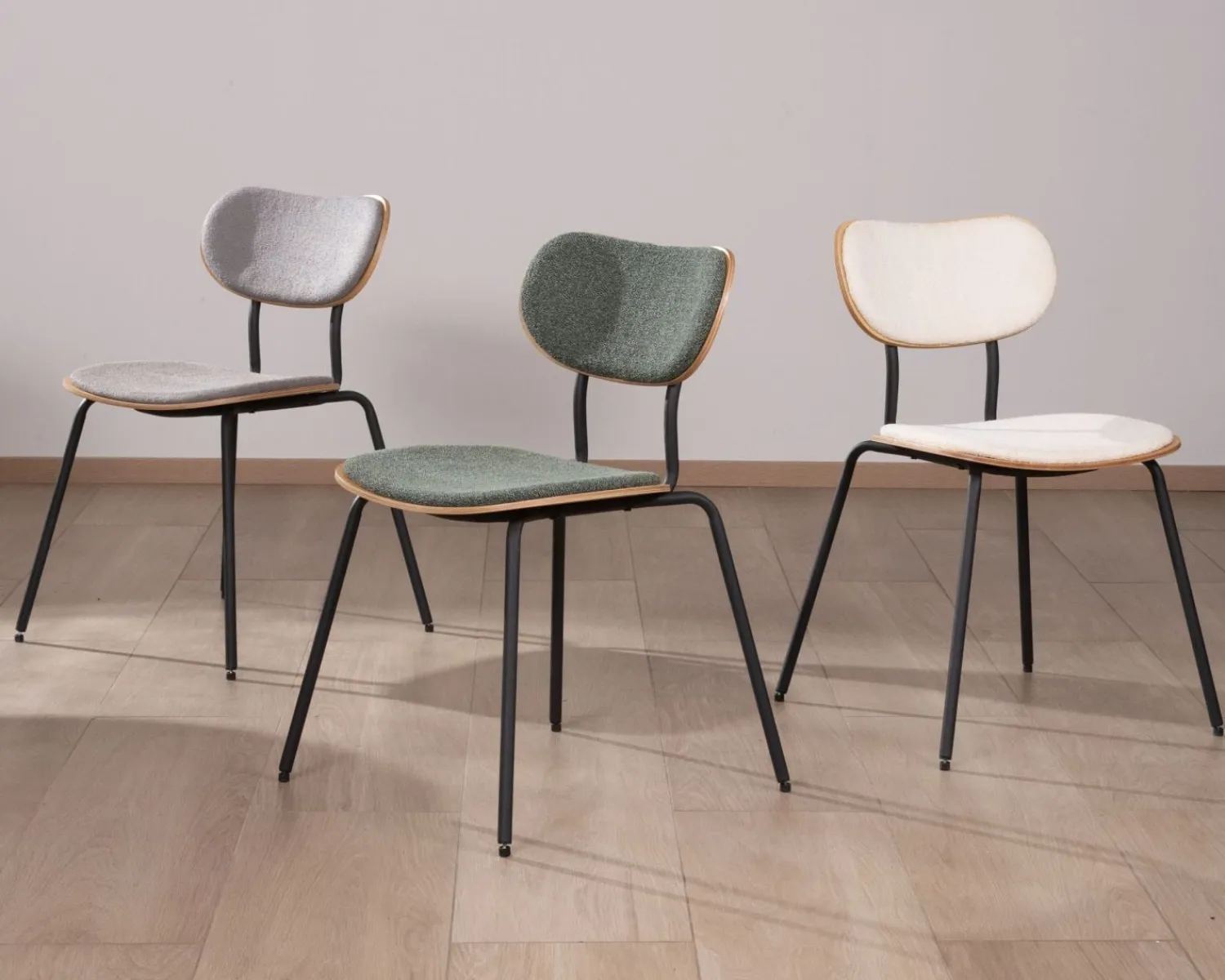 Meuble House Lot de 4 chaises de repas "Lino" style rétro en tissu écru Hot