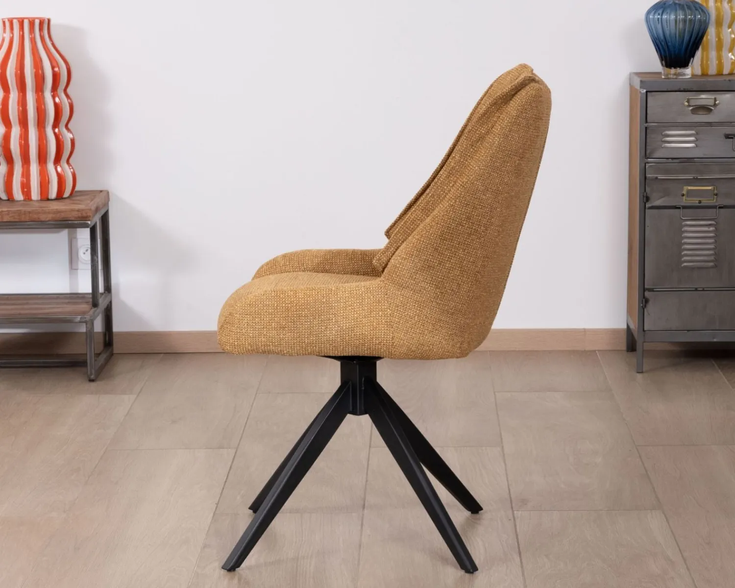 Meuble House Lot de 2 chaises de repas pivotantes et matelassée en tissu moutarde "Webber" Best