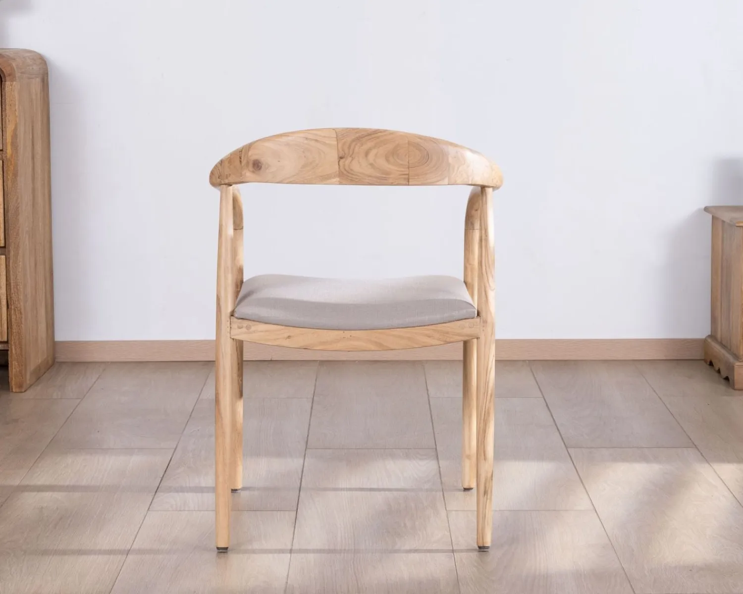 Meuble House Lot de 2 chaises de repas épurées en acacia avec assise tissu beige "Vogue" Outlet