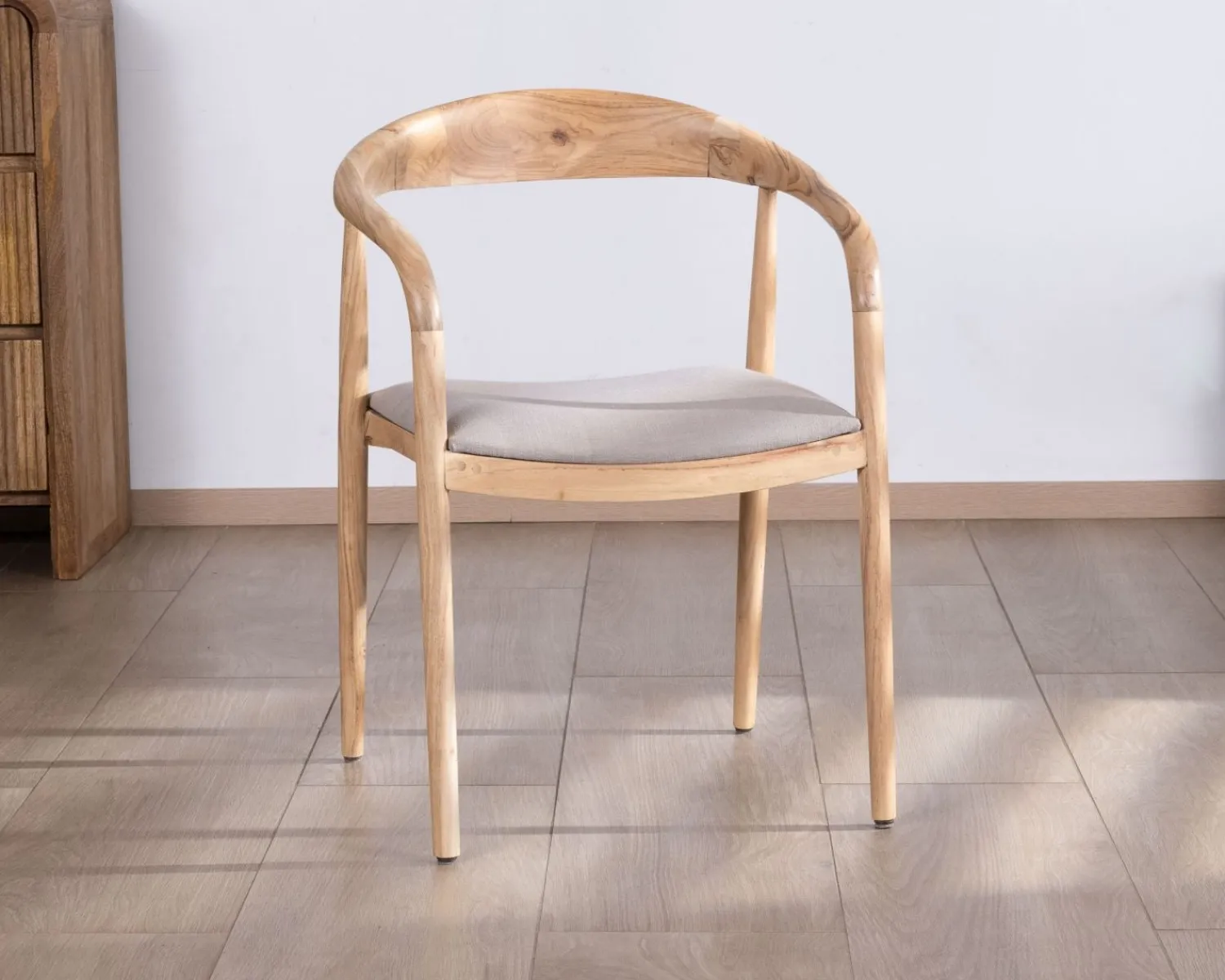 Meuble House Lot de 2 chaises de repas épurées en acacia avec assise tissu beige "Vogue" Outlet