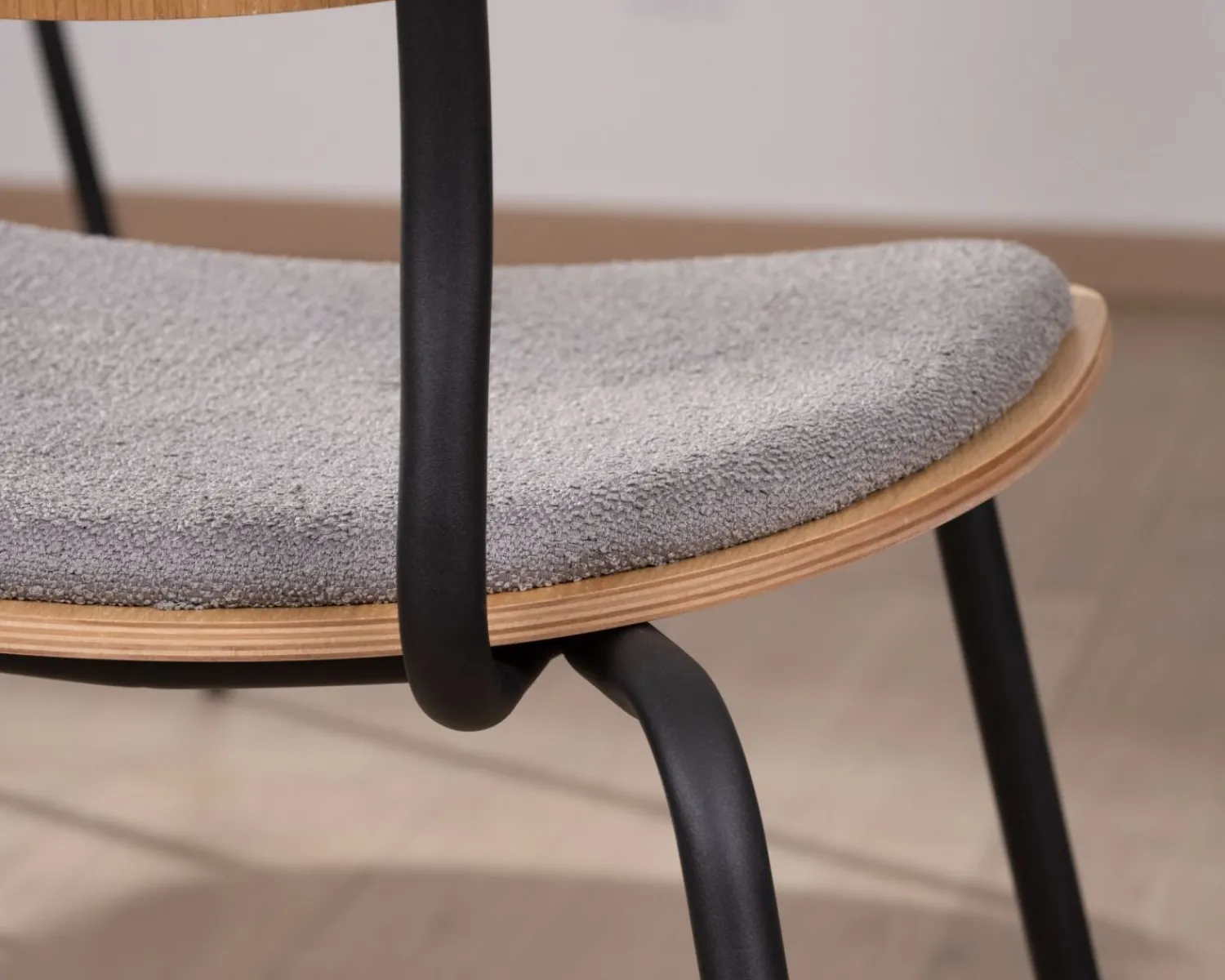 Meuble House Lot de 4 chaises de repas rétro assise bois et tissu gris "Lino" Sale