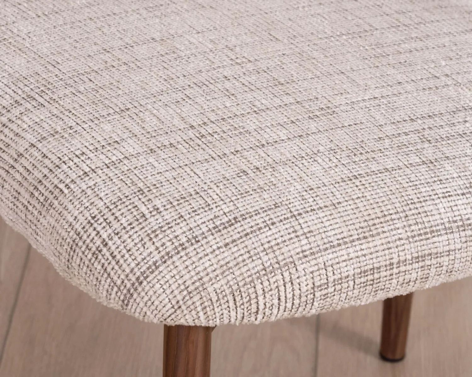 Meuble House Lot de 2 chaises de repas rétro en tissu tramé beige et marron "Arpège" pieds métal aspect noyer Best
