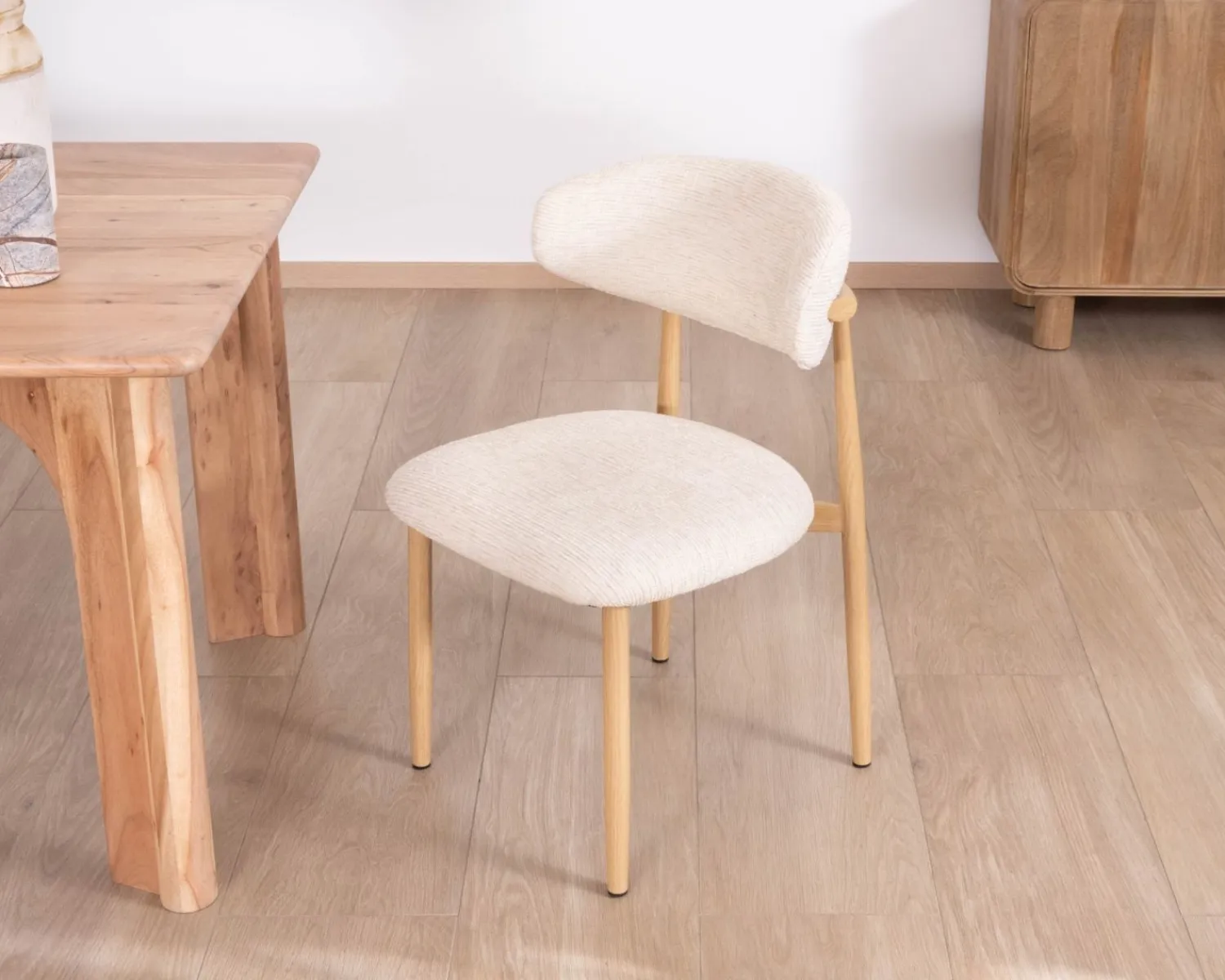 Meuble House Lot de 2 chaises de repas scandinaves en tissu tramé blanc cassé "Arpège" pieds métal aspect bois clair Sale