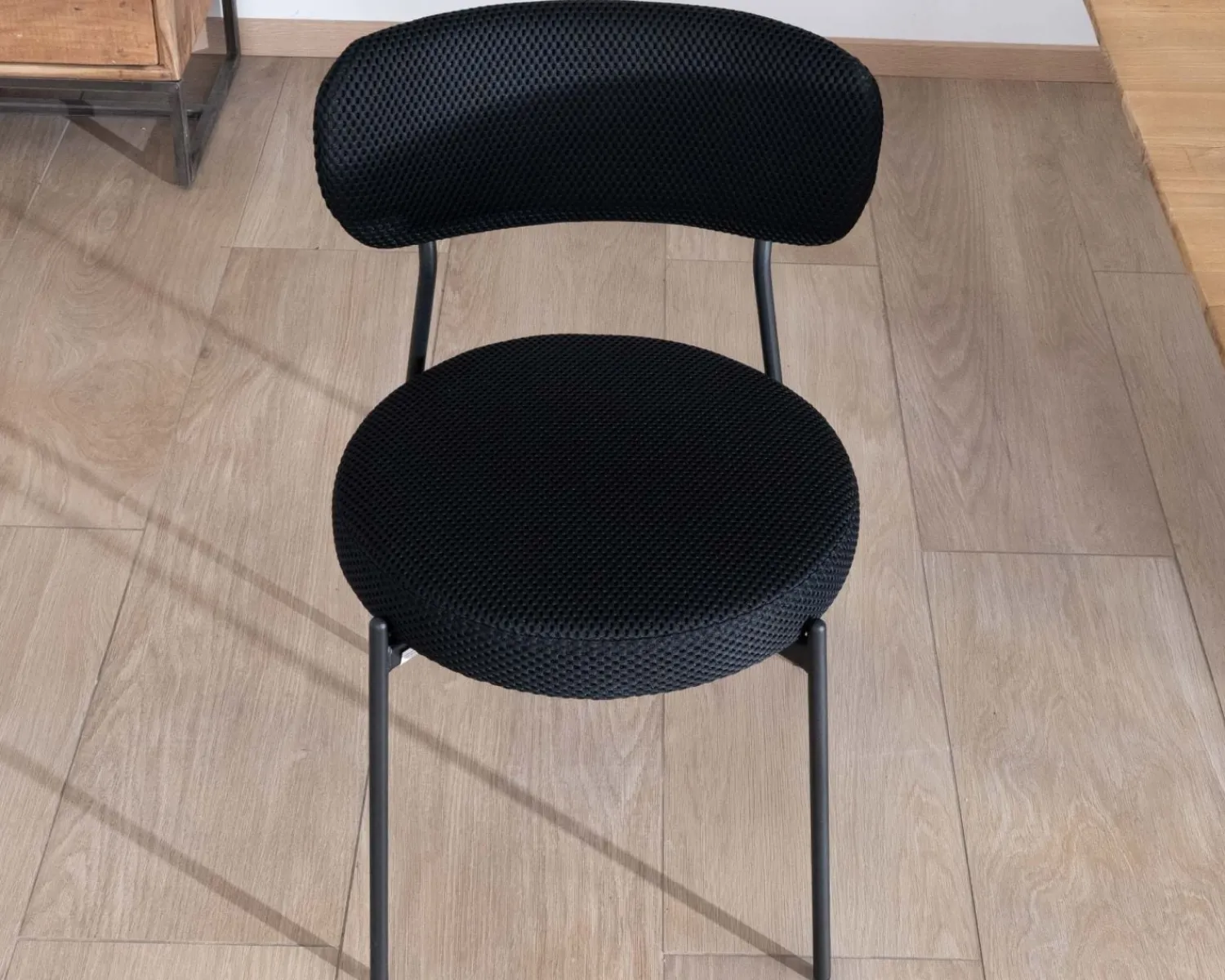 Meuble House Lot de 2 chaises de repas style rétro en tissu noir et pieds métal "Lato" Clearance