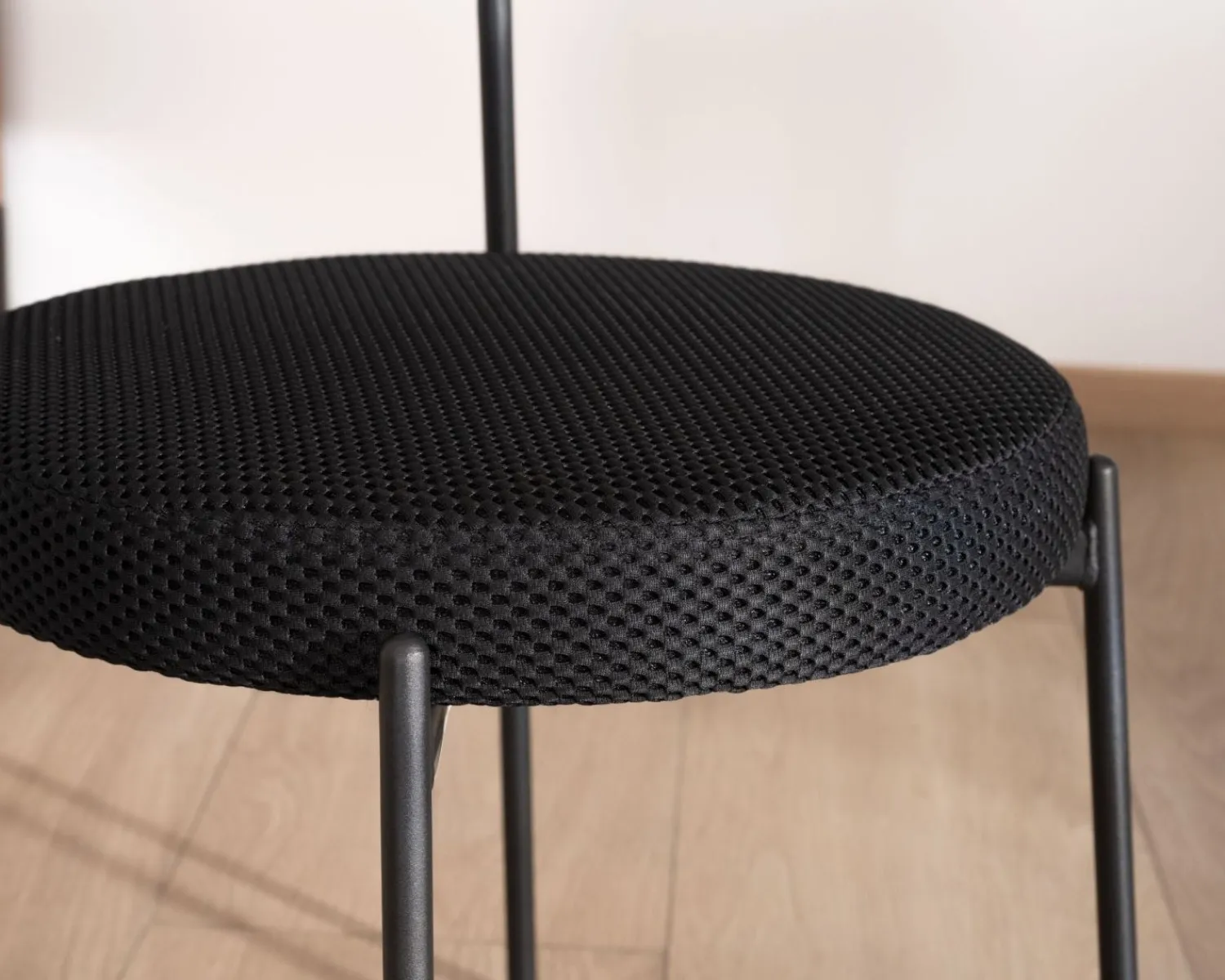 Meuble House Lot de 2 chaises de repas style rétro en tissu noir et pieds métal "Lato" Clearance