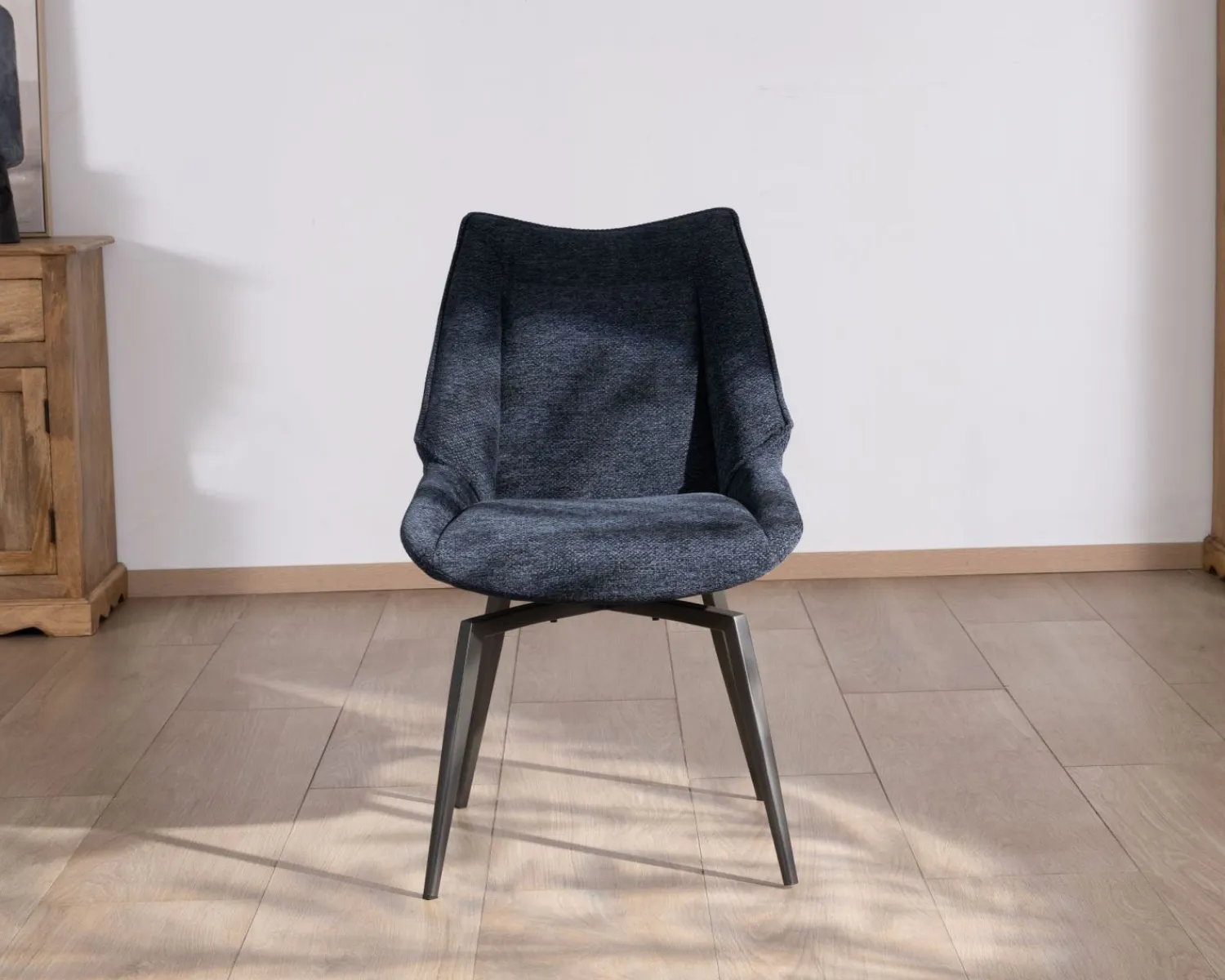 Meuble House Lot de 2 chaises de repas style vintage en tissu bleu foncé et pieds métal design "Niko" Outlet
