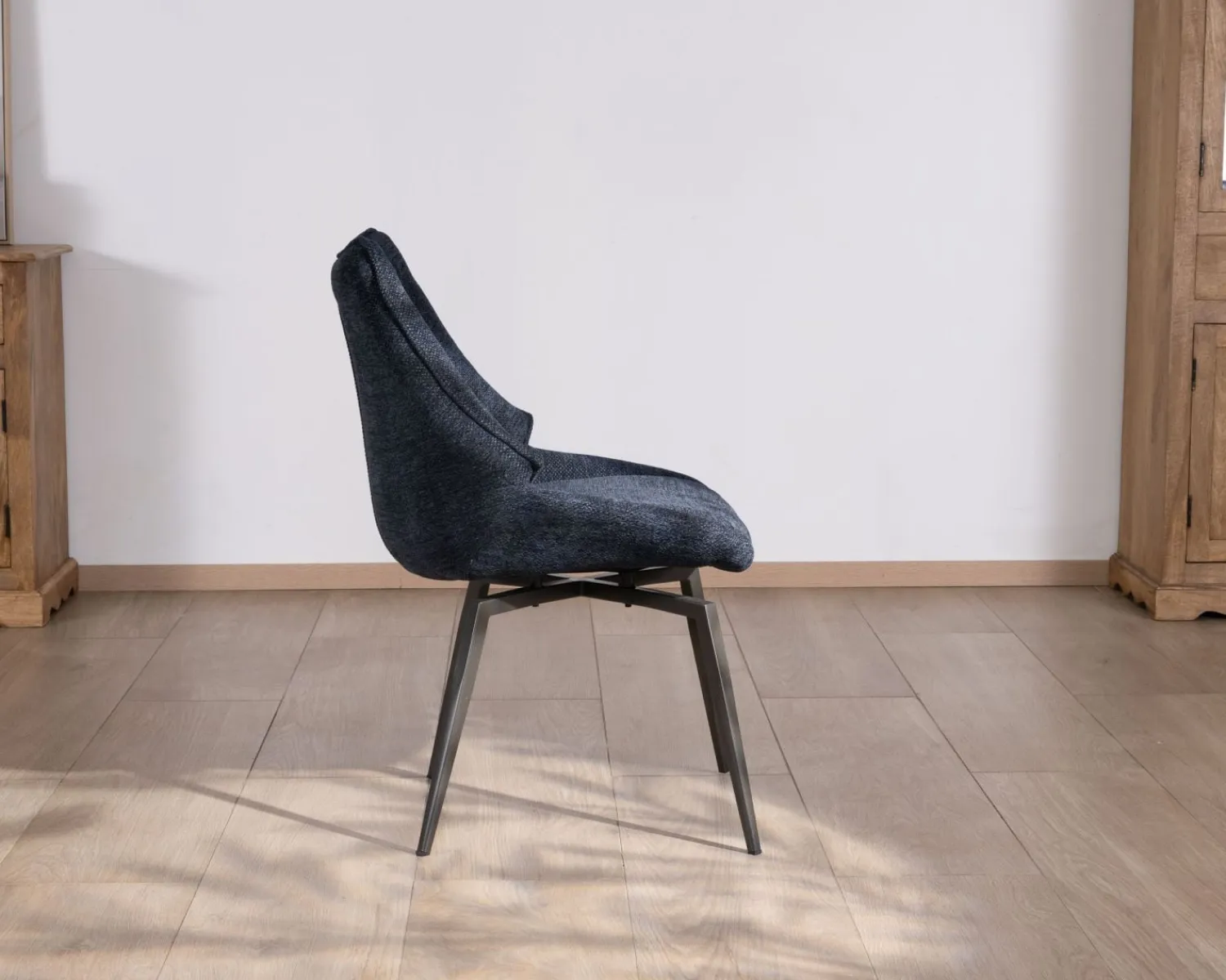 Meuble House Lot de 2 chaises de repas style vintage en tissu bleu foncé et pieds métal design "Niko" Outlet