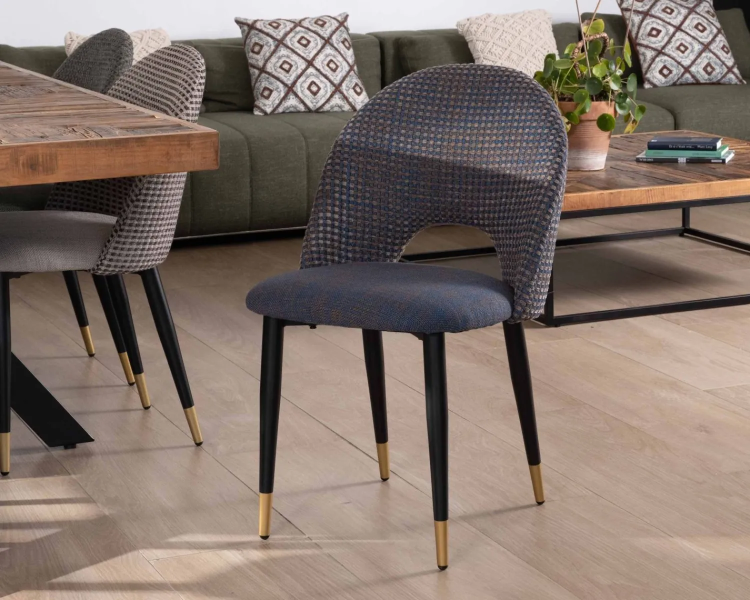 Meuble House Lot de 2 chaises en tissu bleu foncé et pieds métal laqué noir "Vermont" Discount