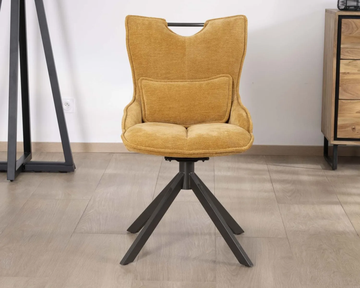 Meuble House Lot de 2 chaises en tissu jaune moutarde sur pied rotatif en métal "Biorg" style rétro Discount