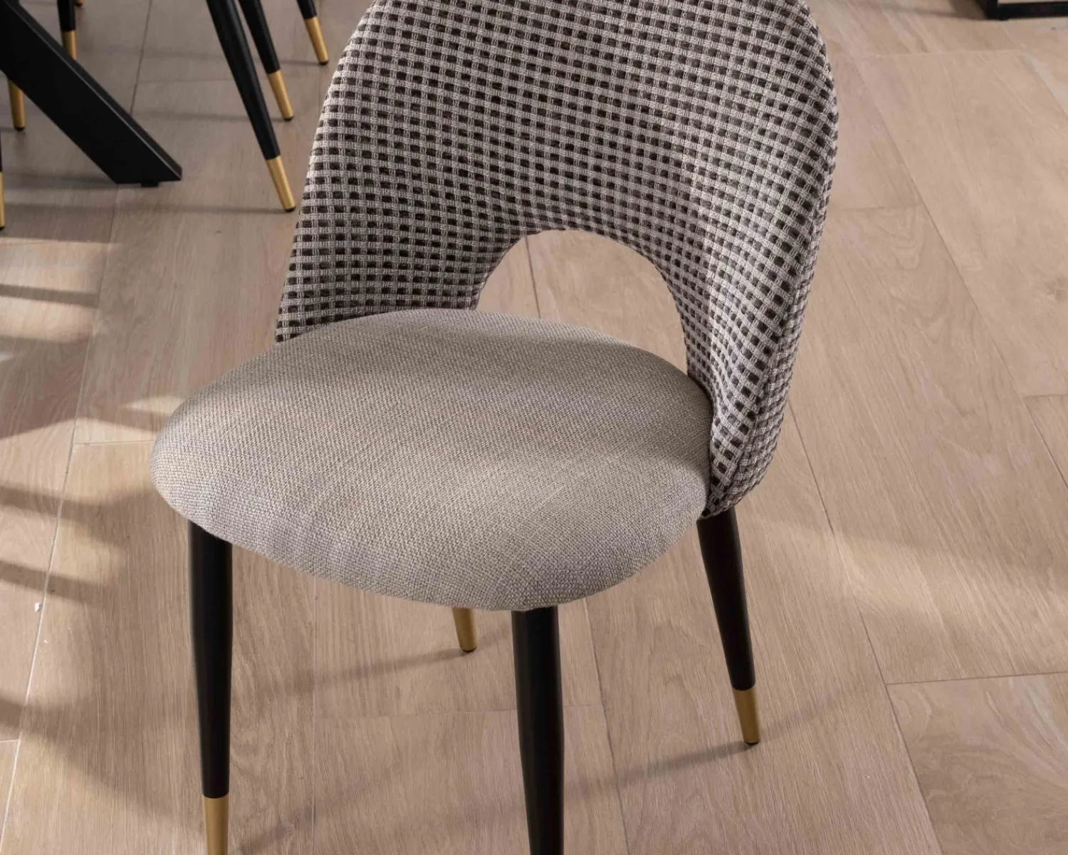 Meuble House Lot de 2 chaises en tissu taupe et pieds métal laqué noir "Vermont" Clearance