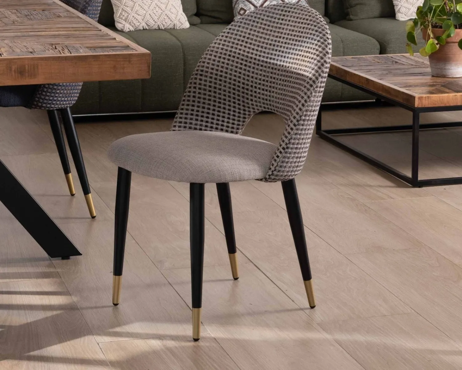 Meuble House Lot de 2 chaises en tissu taupe et pieds métal laqué noir "Vermont" Clearance