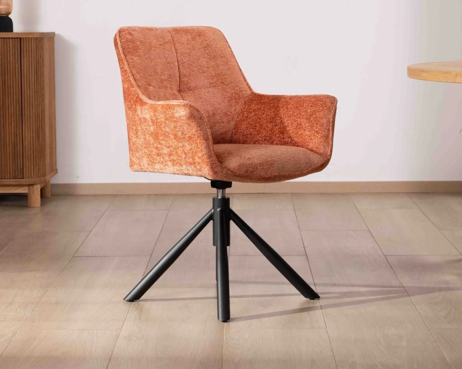 Meuble House Lot de 2 chaises en tissu terracotta "Ewing" avec accoudoirs sur pied métal rotatif