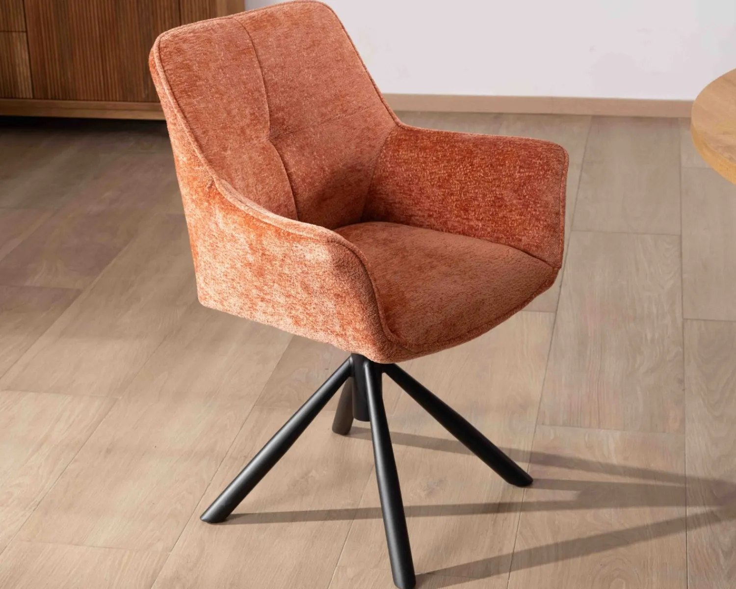 Meuble House Lot de 2 chaises en tissu terracotta "Ewing" avec accoudoirs sur pied métal rotatif