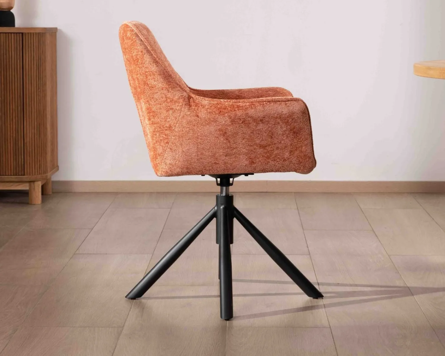 Meuble House Lot de 2 chaises en tissu terracotta "Ewing" avec accoudoirs sur pied métal rotatif
