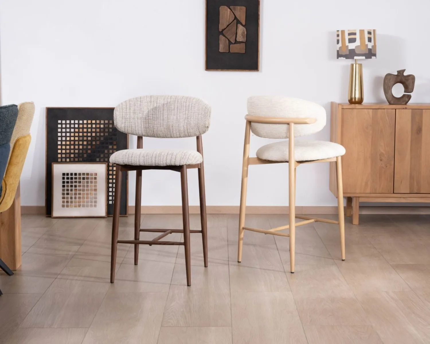 Meuble House Lot de 2 chaises mi-hauteur style scandinave en tissu blanc cassé "Arpège" pieds métal aspect bois clair Hot