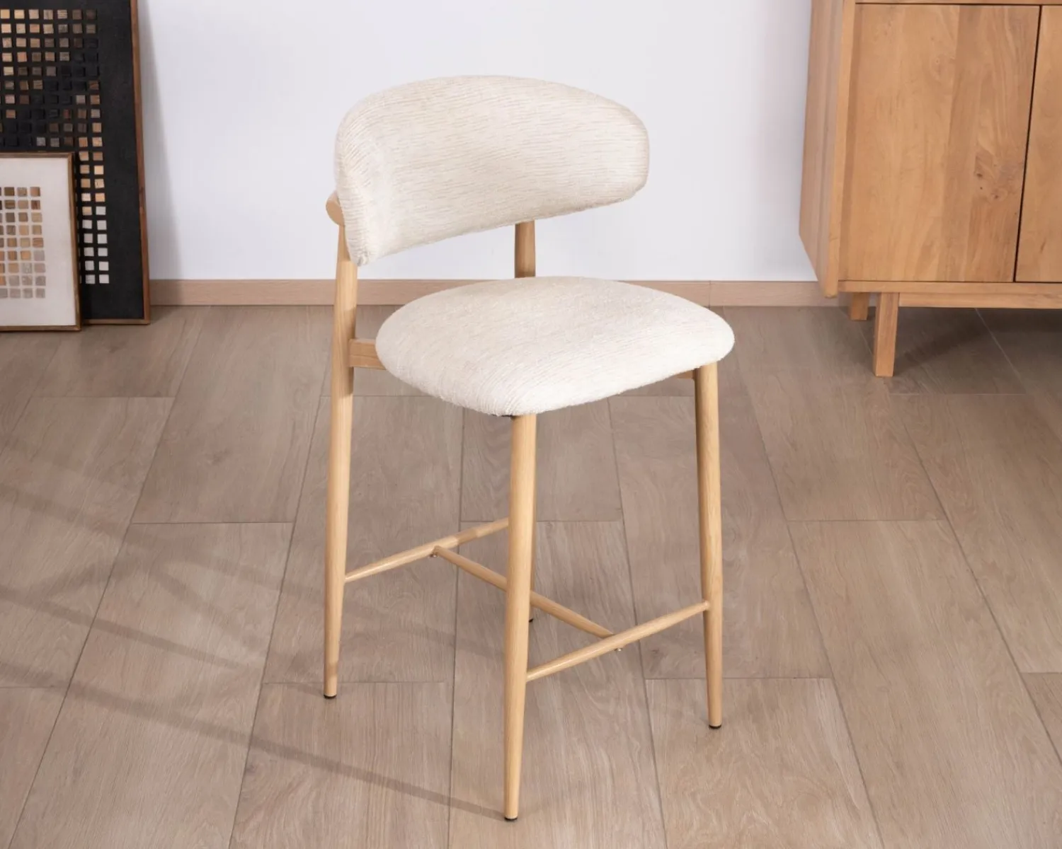 Meuble House Lot de 2 chaises mi-hauteur style scandinave en tissu blanc cassé "Arpège" pieds métal aspect bois clair Hot