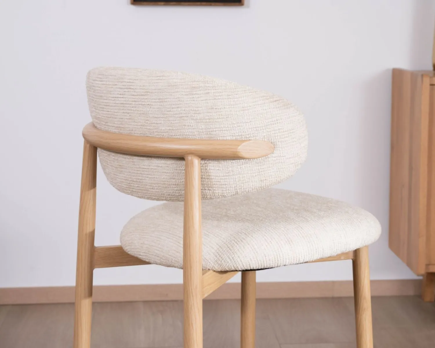 Meuble House Lot de 2 chaises mi-hauteur style scandinave en tissu blanc cassé "Arpège" pieds métal aspect bois clair Hot
