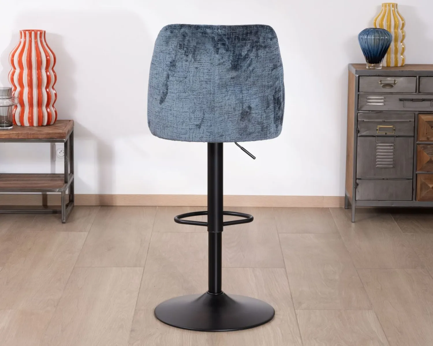 Meuble House Lot de 2 confortables chaises de bar pivotantes en tissu bleu "Zoung" dossier haut Best