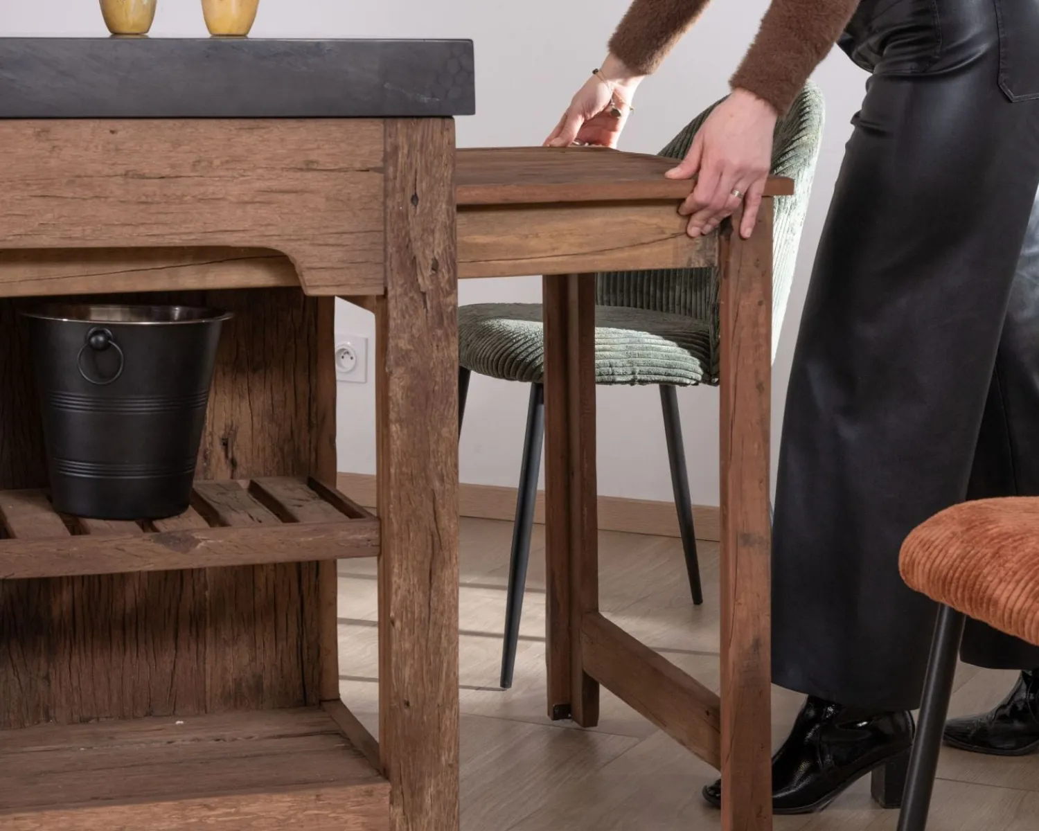 Meuble House Îlot de cuisine en teck recyclé avec coin snack extensible "Grana" plateau marbre noir Hot