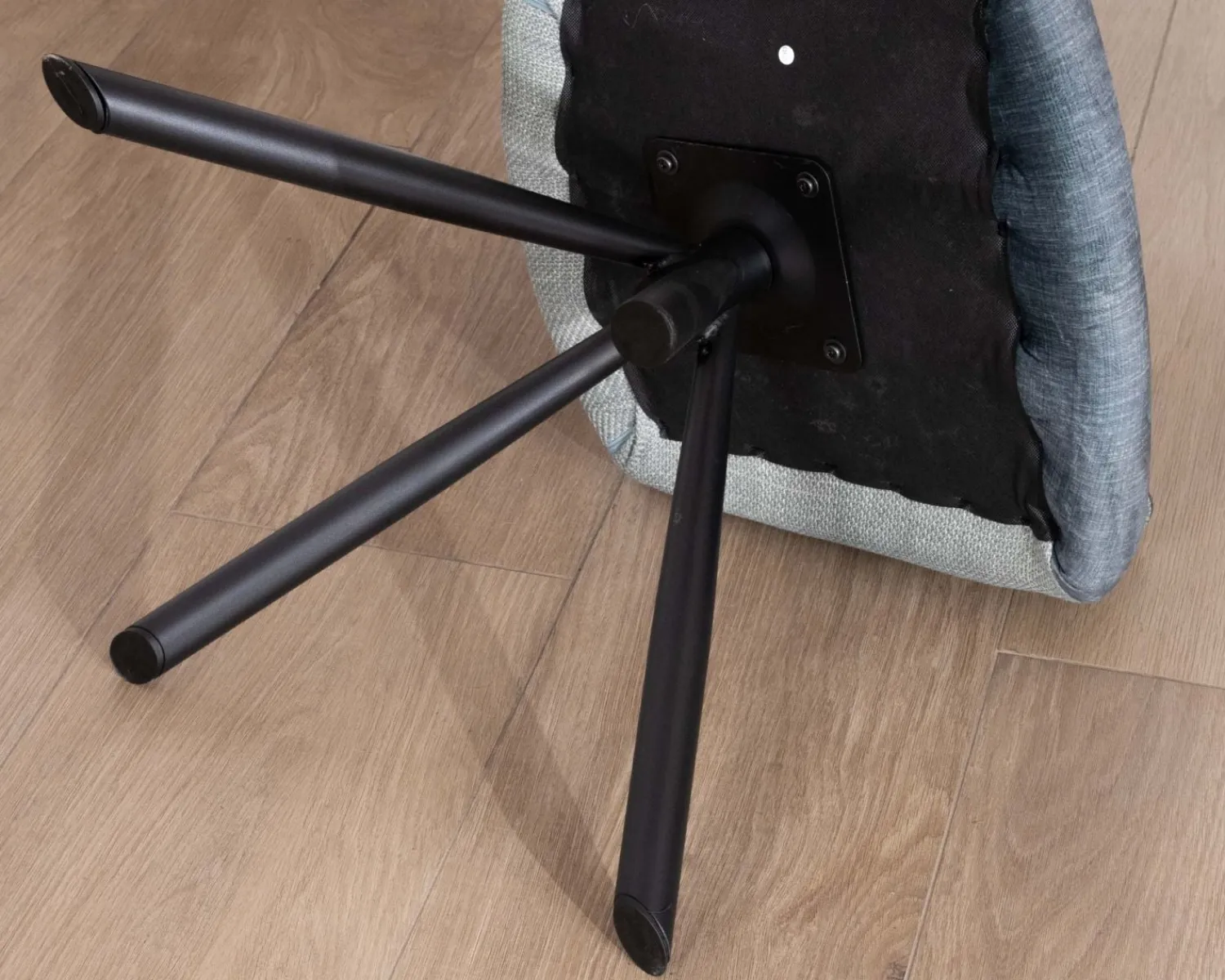 Meuble House Lot de 2 fauteuils de repas enveloppants en tissu bi texture vert "Chilko" avec pied pivotant en métal noir Hot