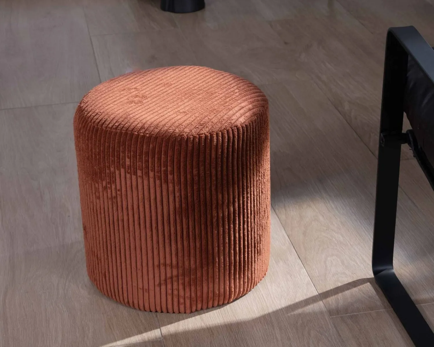 Meuble House Lot de 2 petits poufs couleur rouille en velours côtelé "Snaw" diamètre 35 cm Best