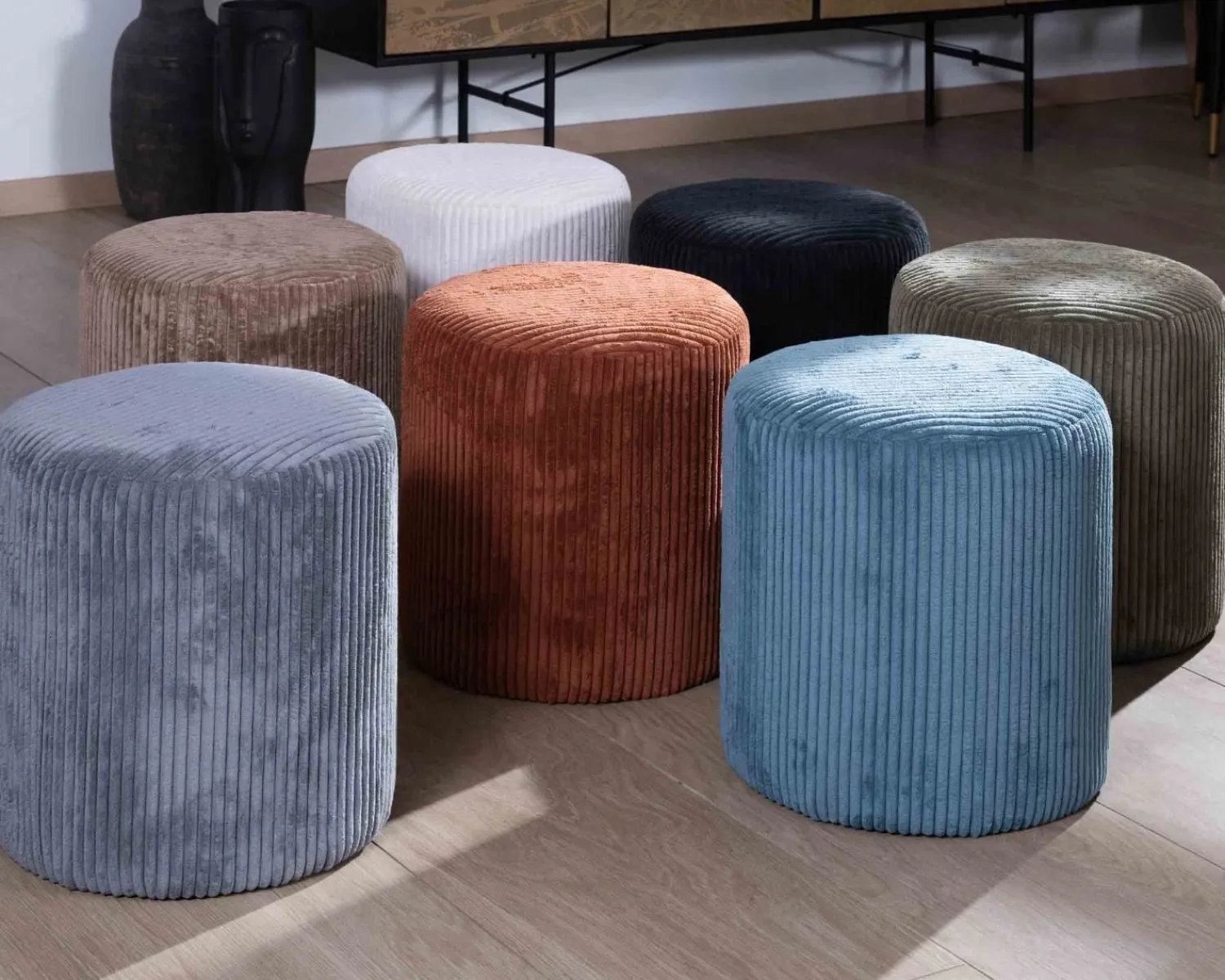 Meuble House Lot de 2 poufs noirs en velours côtelé "Snaw" diamètre 35 cm Sale