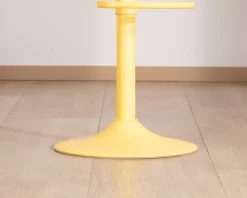 Meuble House Lot de 2 tabourets en métal jaune acidulé avec assise bois
