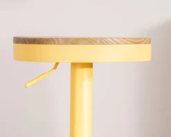Meuble House Lot de 2 tabourets en métal jaune acidulé avec assise bois