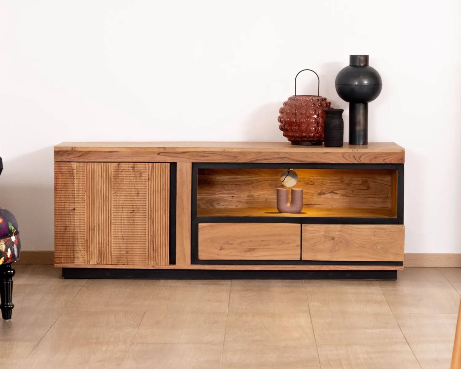 Meuble House Meuble TV 145 cm contemporain en acacia avec liserés noirs "Lumino" niche éclairage LED Sale