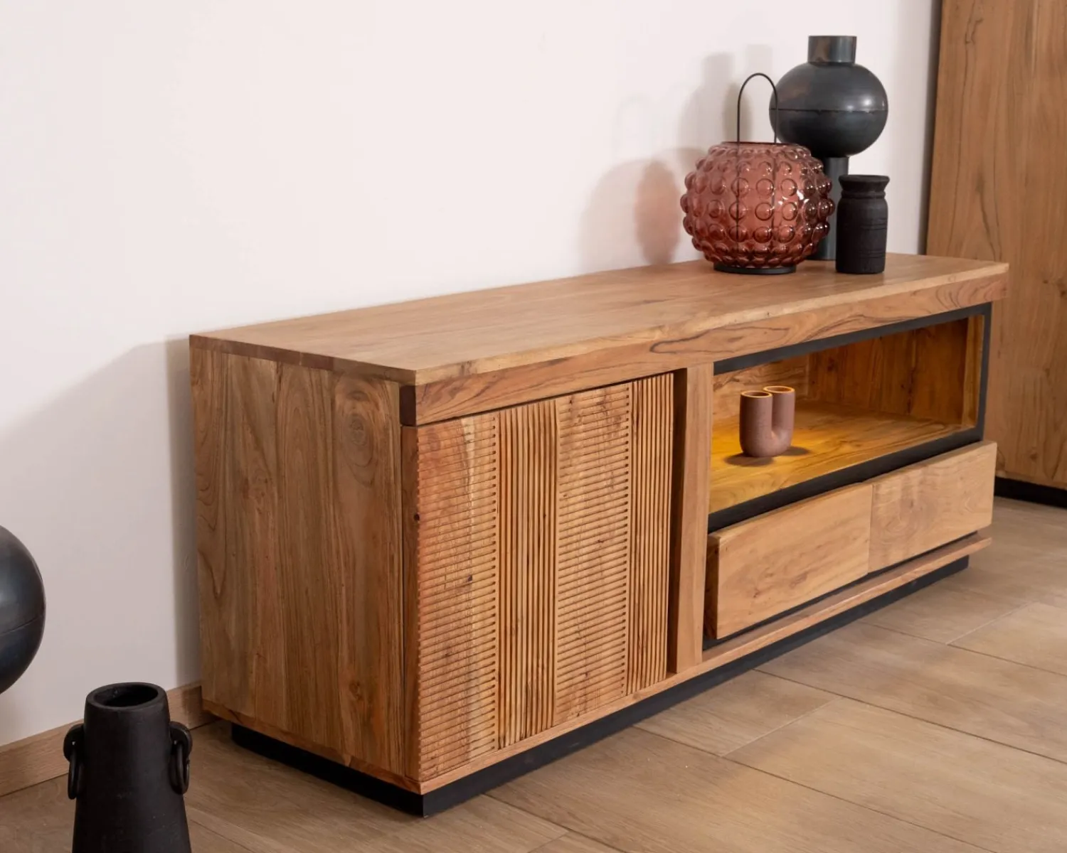 Meuble House Meuble TV 145 cm contemporain en acacia avec liserés noirs "Lumino" niche éclairage LED Sale