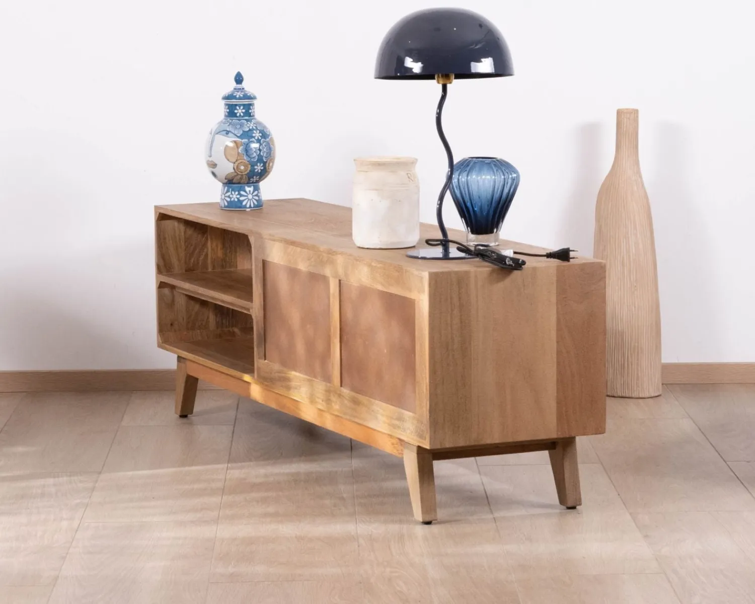 Meuble House Meuble TV 170 cm en manguier massif style scandinave "Elyka" avec double porte et niches Online