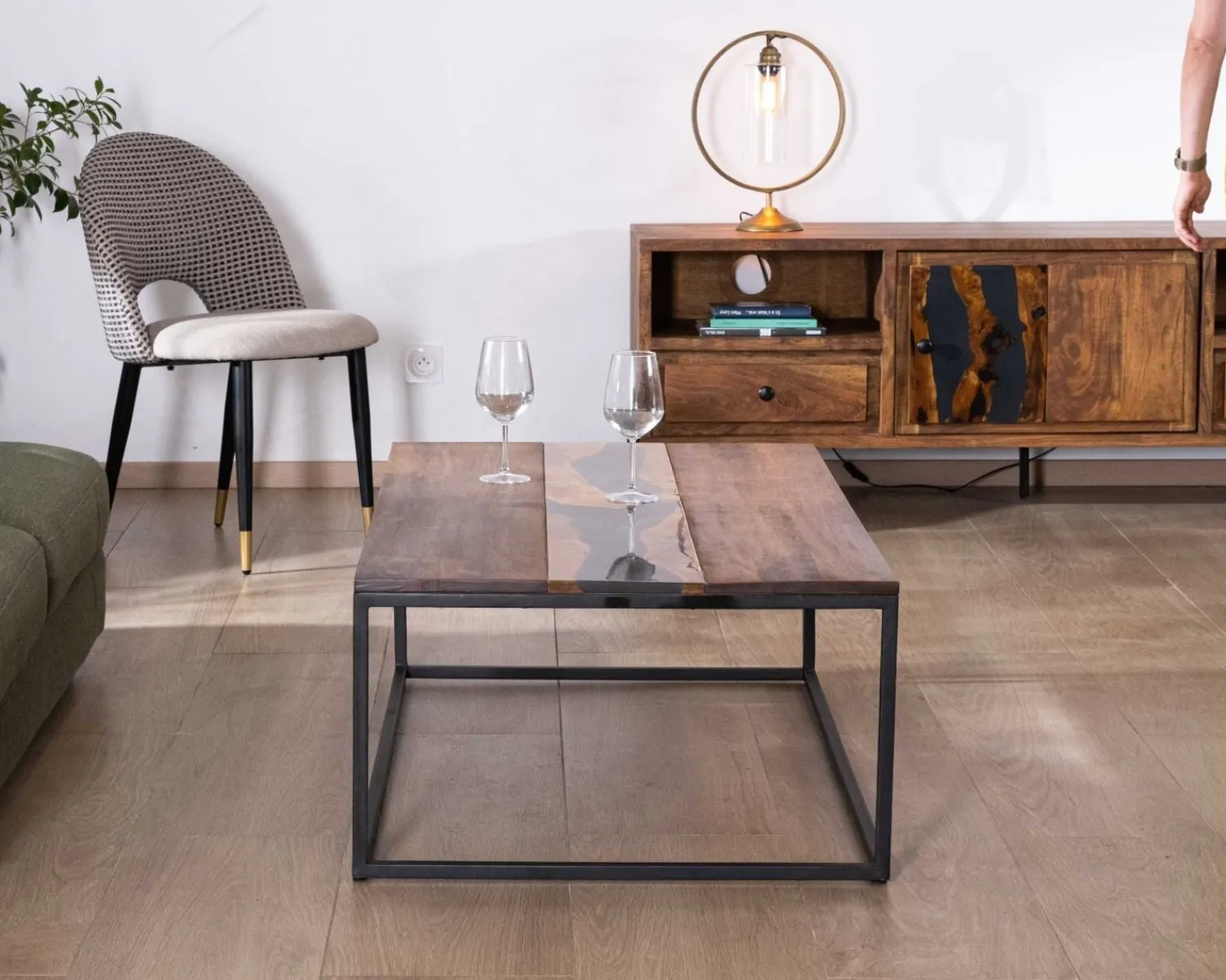 Meuble House Meuble TV 175cm ethnique acacia massif pieds métal noir "Membatu" New