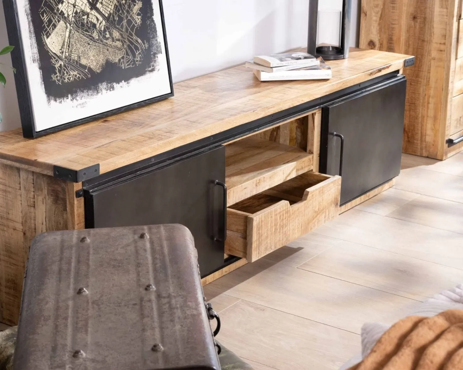 Meuble House Meuble TV 160 cm porte coulissante métal et bois "Caractère" Best