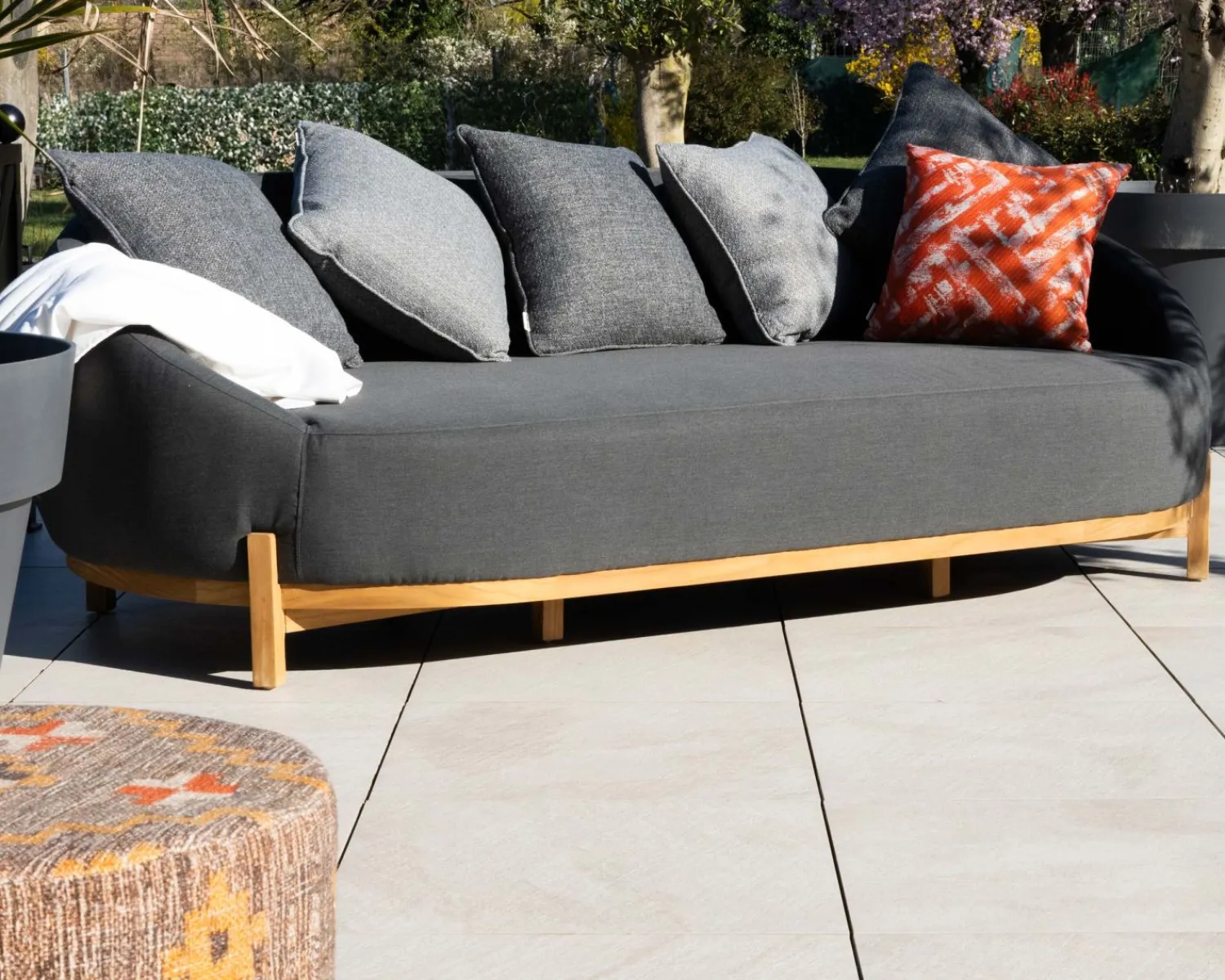 Meuble House Méridienne d'extérieur design enveloppant "Armando" gris foncé avec coussins coordonnés Clearance