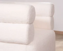 Meuble House Petite chauffeuse en tissu bouclette blanc design 70's 
