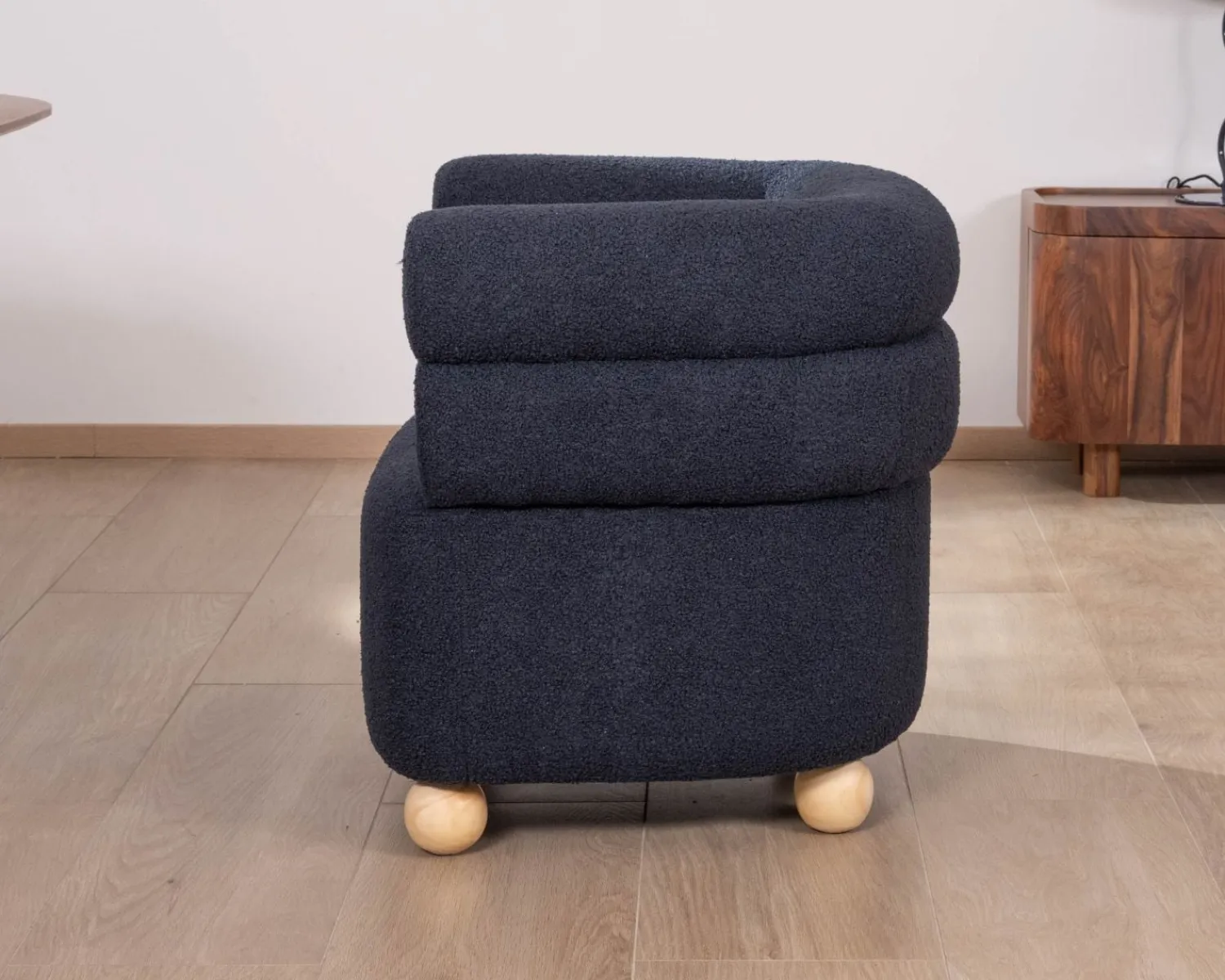 Meuble House Petite chauffeuse enveloppante en tissu bleu foncé "Wala" Hot