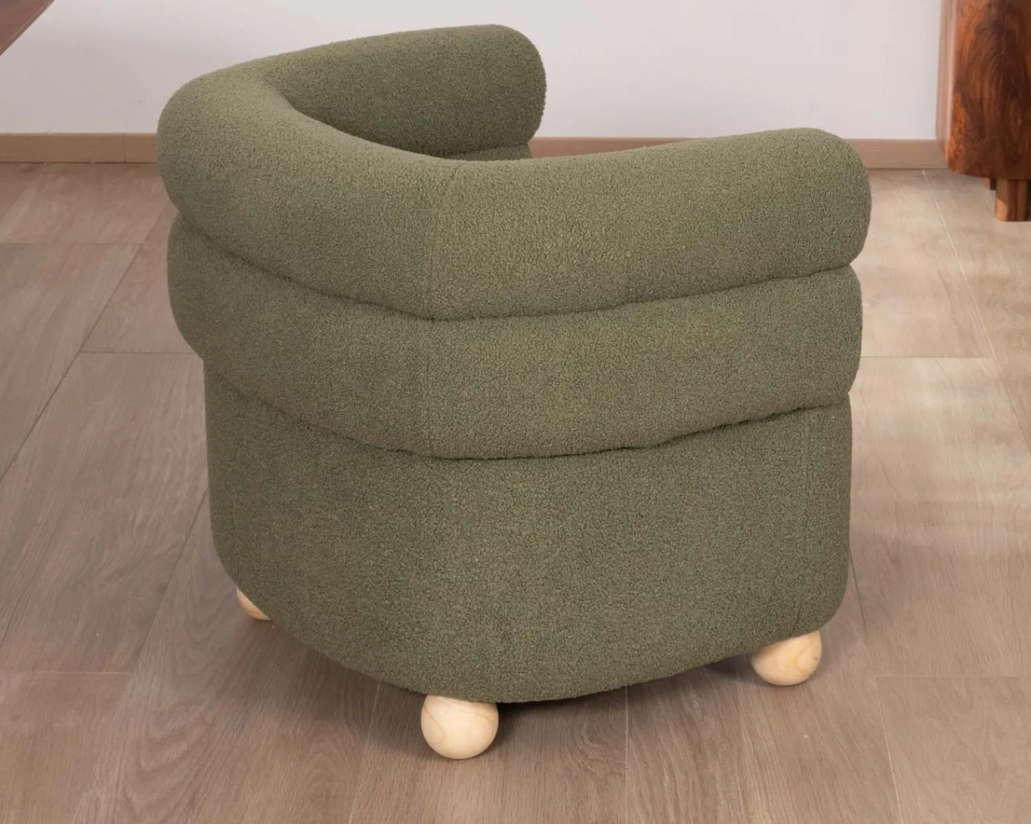 Meuble House Petite chauffeuse style retro "Wala" en tissu vert kaki Clearance