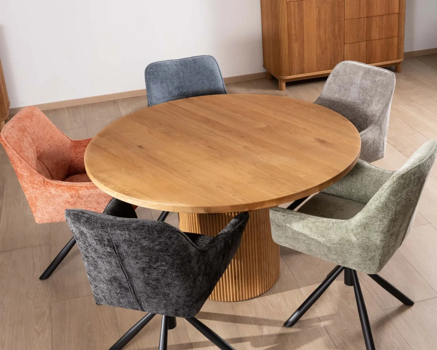 Meuble House Petite table ronde 130 cm et pied central cannelé style rétro "Winton" Best